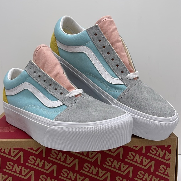 Vans WMNS Old Skool Platform (Color Block) Pastel/True
VN0A5KRG80J
Platforms - Picture 4 of 16